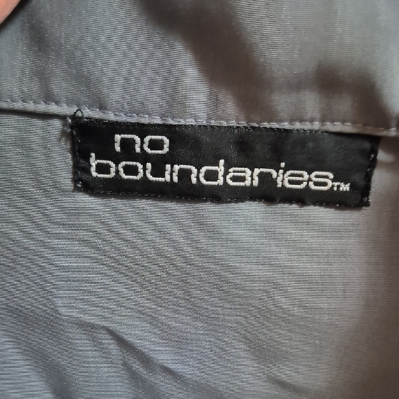 No Boundaries Gray Shirt - Picture 2 of 4